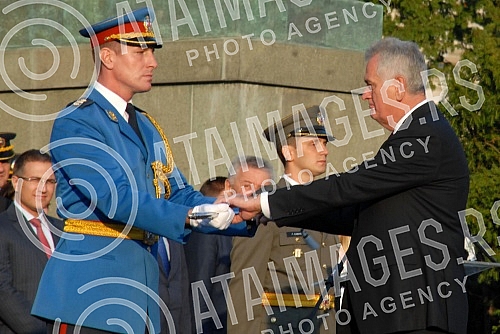 Promocija kadeta i kadetkinja 136. klase Vojne akademije i 1. klase Medicinskog fakulteta VMA, ispred Narodne skupstine Republike Srbije.