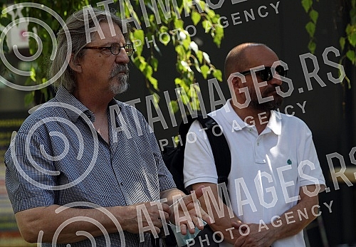 Another protest was held in front of the Vracar municipality building by several opposition parties and citizens' associations demanding the removal of Belgrade Deputy Mayor Goran Vesic due to the collapse of a residential building in Vidovdanska Str