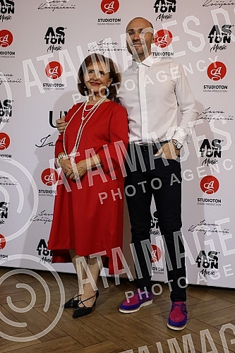 The production of AS Studioton presented the album Uvek ista interpreted by Jasna Kocijasevic.Produkcija AS Studioton predstavila je album Uvek ista u interpretaciji Jasna Kocijasevic.