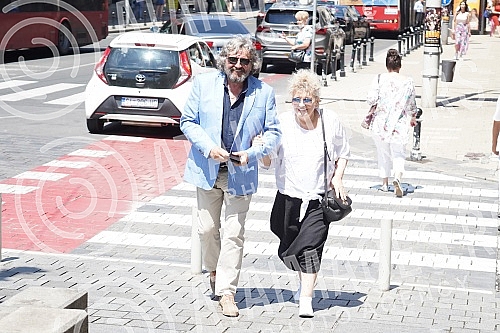 The ceremonial presentation of the 51st Golden Beocug Award and the Charter was held on the Grand Stage of the National Theater.Svecano urucenje 51. nagrade Zlatni Beocug i Povelje odrzano je  na Velikoj sceni Narodnog pozorista.