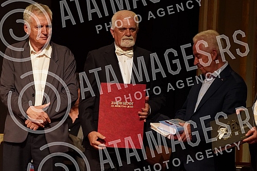 The ceremonial presentation of the 51st Golden Beocug Award and the Charter was held on the Grand Stage of the National Theater.Svecano urucenje 51. nagrade Zlatni Beocug i Povelje odrzano je  na Velikoj sceni Narodnog pozorista.