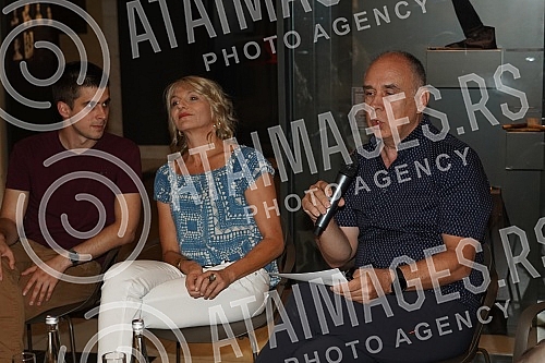 A press conference on the occasion of the announcement of the premiere of the play Mrs. Einstein by Snezana Gnjidic, directed by KKarin Rosnizeck, was held at the Museum of the National Theater.Konferencija za medije povodom najave premijere drame