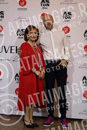 The production of AS Studioton presented the album Uvek ista interpreted by Jasna Kocijasevic.Produkcija AS Studioton predstavila je album Uvek ista u interpretaciji Jasna Kocijasevic.