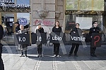 On the occasion of the eighteenth anniversary of the murder of two soldiers, and as a sign of solidarity with their families, Women in Black organized a commemorative gathering in black and silence in Knez Mihailova.Povodom osamnaeste godisnjice ub