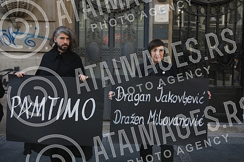 On the occasion of the eighteenth anniversary of the murder of two soldiers, and as a sign of solidarity with their families, Women in Black organized a commemorative gathering in black and silence in Knez Mihailova.Povodom osamnaeste godisnjice ub