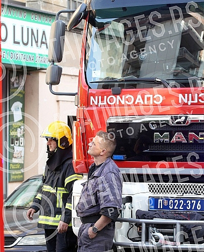 A fire in which the entire apartment on the tenth floor in Visoko Street, in Dorcol, burned down.Pozar u kojem je izgoreo ceo stan na desetom spratu u Ulici Visokog, na Dorcolu.