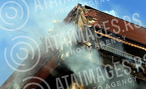 A fire in which the entire apartment on the tenth floor in Visoko Street, in Dorcol, burned down.Pozar u kojem je izgoreo ceo stan na desetom spratu u Ulici Visokog, na Dorcolu.