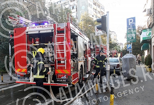 A fire in which the entire apartment on the tenth floor in Visoko Street, in Dorcol, burned down.Pozar u kojem je izgoreo ceo stan na desetom spratu u Ulici Visokog, na Dorcolu.