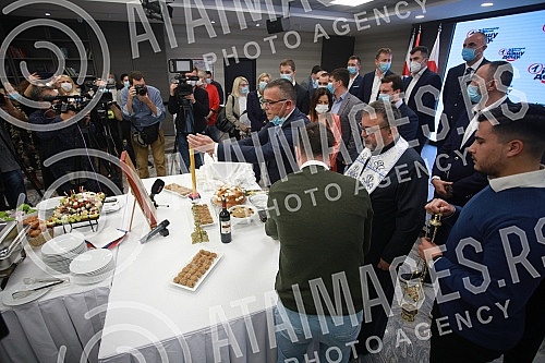 Patron saint day of the party of St. Petka was marked at the headquarters of the Serbian progressive party.U sedistu Srpske napredne stranke obelezena krsna slava stranke Sveta Petka.