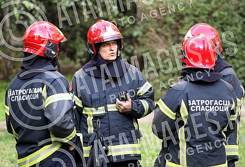 A fire in which the entire apartment on the tenth floor in Visoko Street, in Dorcol, burned down.Pozar u kojem je izgoreo ceo stan na desetom spratu u Ulici Visokog, na Dorcolu.