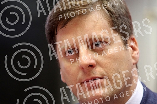 An extraordinary press conference of the Waterpolo Club Crvena zvezda after the incident and attacks on players in Split (Croatia).Vanredna pres konferencija Vaterpolo kluba Crvena zvezda posle incidenta i napada na igrace u Splitu.