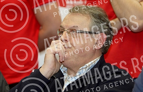 An extraordinary press conference of the Waterpolo Club Crvena zvezda after the incident and attacks on players in Split (Croatia).Vanredna pres konferencija Vaterpolo kluba Crvena zvezda posle incidenta i napada na igrace u Splitu.