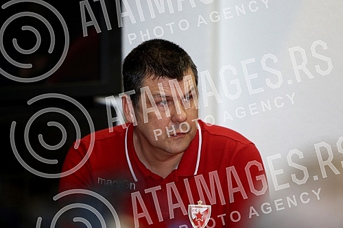 An extraordinary press conference of the Waterpolo Club Crvena zvezda after the incident and attacks on players in Split (Croatia).Vanredna pres konferencija Vaterpolo kluba Crvena zvezda posle incidenta i napada na igrace u Splitu.
