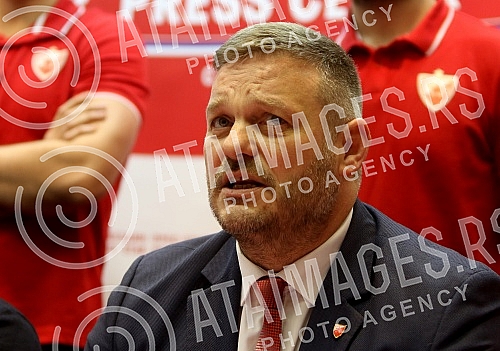 An extraordinary press conference of the Waterpolo Club Crvena zvezda after the incident and attacks on players in Split (Croatia).Vanredna pres konferencija Vaterpolo kluba Crvena zvezda posle incidenta i napada na igrace u Splitu.