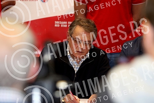 An extraordinary press conference of the Waterpolo Club Crvena zvezda after the incident and attacks on players in Split (Croatia).Vanredna pres konferencija Vaterpolo kluba Crvena zvezda posle incidenta i napada na igrace u Splitu.