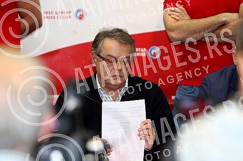An extraordinary press conference of the Waterpolo Club Crvena zvezda after the incident and attacks on players in Split (Croatia).Vanredna pres konferencija Vaterpolo kluba Crvena zvezda posle incidenta i napada na igrace u Splitu.