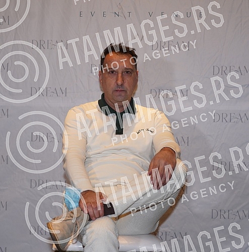 Hajrudin Hari Varesanovic - Hari Mata Hari announced at a press conference at The Dream event center a concert to be held on Saturday, December 11th.Hajrudin Hari Varesanovic -  Hari Mata Hari je na konferenciji za medije u event centru The Dream n