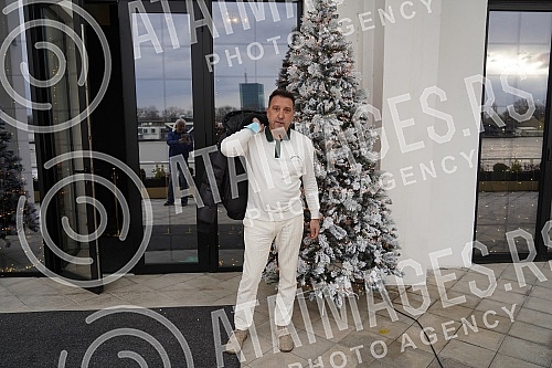 Hajrudin Hari Varesanovic - Hari Mata Hari announced at a press conference at The Dream event center a concert to be held on Saturday, December 11th.Hajrudin Hari Varesanovic -  Hari Mata Hari je na konferenciji za medije u event centru The Dream n