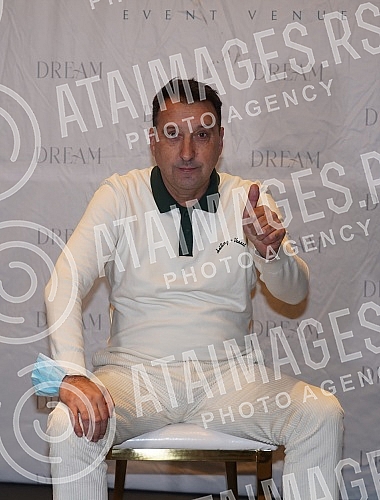 Hajrudin Hari Varesanovic - Hari Mata Hari announced at a press conference at The Dream event center a concert to be held on Saturday, December 11th.Hajrudin Hari Varesanovic -  Hari Mata Hari je na konferenciji za medije u event centru The Dream n