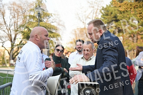 The Party of Freedom and Justice held an extraordinary press conference in front of the Presidency of the Republic of Serbia, the topic of which was new information about the murder of Oliver Ivanovic, and a discussion between Simo Spasic and Dragan 