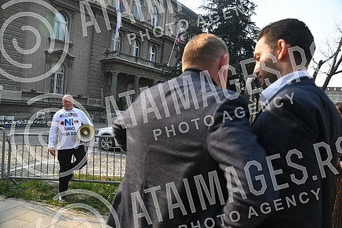 The Party of Freedom and Justice held an extraordinary press conference in front of the Presidency of the Republic of Serbia, the topic of which was new information about the murder of Oliver Ivanovic, and a discussion between Simo Spasic and Dragan 