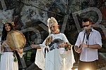 Singer Dragica Radosvljevic Cakana is recording a music video for a new song in Zornica's house.Pevacica Dragica Radosvljevic Cakana u Zornica kuci snima muzicki spot za novu pesmu.