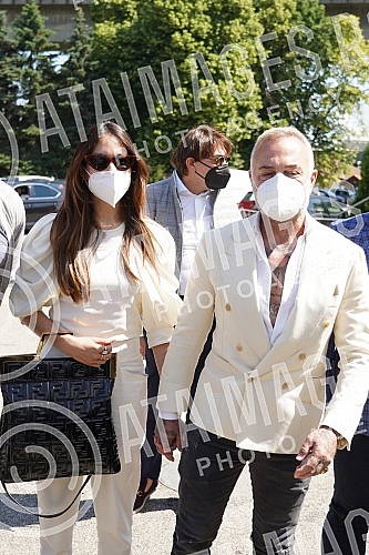 World-famous influencer and businessman of Italian origin Gianluca Vacchi and his partner Sharon Fonseca came to Belgrade today to receive the second dose of covid-19 vaccine at the Belgrade Fair.Svetski poznati influenser i biznismen italijanskog 