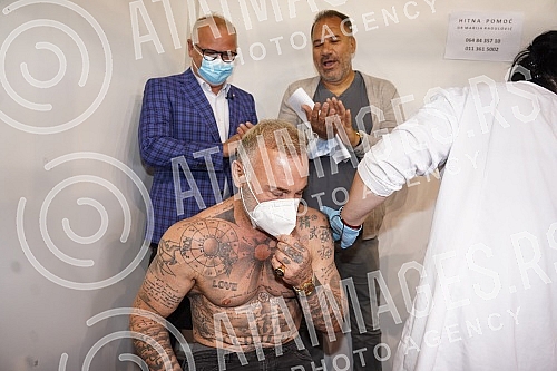World-famous influencer and businessman of Italian origin Gianluca Vacchi and his partner Sharon Fonseca came to Belgrade today to receive the second dose of covid-19 vaccine at the Belgrade Fair.Svetski poznati influenser i biznismen italijanskog 
