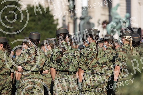 The general rehearsal of the ceremony on the occasion of the promotion of the youngest officers of the Serbian Army was held in front of the House of the National Assembly.Generalna proba svecanosti povodom promocije najmladjih oficira Vojske Srbij