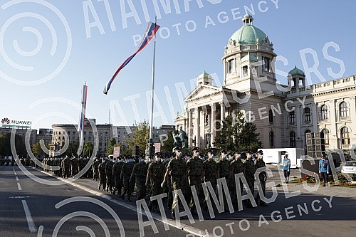 The general rehearsal of the ceremony on the occasion of the promotion of the youngest officers of the Serbian Army was held in front of the House of the National Assembly.Generalna proba svecanosti povodom promocije najmladjih oficira Vojske Srbij