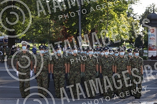 The general rehearsal of the ceremony on the occasion of the promotion of the youngest officers of the Serbian Army was held in front of the House of the National Assembly.Generalna proba svecanosti povodom promocije najmladjih oficira Vojske Srbij