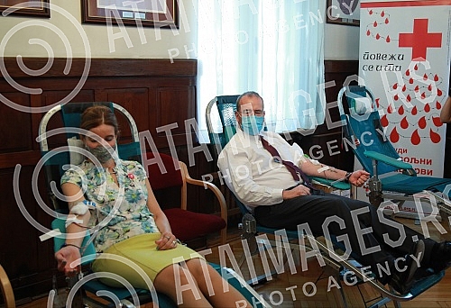 In the Serbian Red Cross, US Ambassador Anthony Godfrey and the US Embassy are marking the 20th anniversary of the terrorist attacks with an action of voluntary blood donation. U Crvenom krstu Srbije ambasador SAD Entoni Godfri i ambasada SAD obele