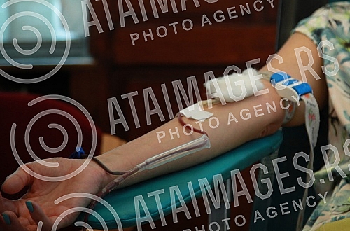 In the Serbian Red Cross, US Ambassador Anthony Godfrey and the US Embassy are marking the 20th anniversary of the terrorist attacks with an action of voluntary blood donation. U Crvenom krstu Srbije ambasador SAD Entoni Godfri i ambasada SAD obele