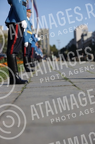 The general rehearsal of the ceremony on the occasion of the promotion of the youngest officers of the Serbian Army was held in front of the House of the National Assembly.Generalna proba svecanosti povodom promocije najmladjih oficira Vojske Srbij
