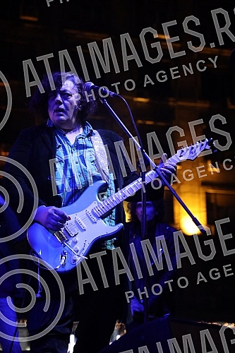 In the pre-holiday atmosphere, the audience enjoyed the first day of Belgrade Rocks concerts on Nikola Pasic Square, as part of the Belgrade Winter, organized by the Center of Belgrade Festivals - CEBEF.U pretpraznicnoj atmosferi publika je na Trgu