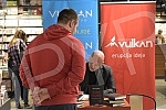 Miodrag Majic signed his books in Nis at the Vulkan Delta Planet bookstore.Miodrag Majic je svoje knjige potpisivao u Nisu u knjizari Vulkan Delta Planet.
