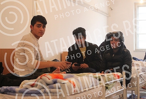 Aleksandar Vulin - Labor Minister, Nebojsa Stefanovic - Interior Minister Zoran Djordjevic - Defence Minister Miroslav Cuckovic - Obrenovac Mayor visited the temporary reception center for migrants.Aleksandar Vulin - ministar za rad, Nebojsa Stefano