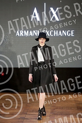 A humanitarian fashion show for the children of the receptionist.Humanitarna modna revija za decu prihvatilista. 