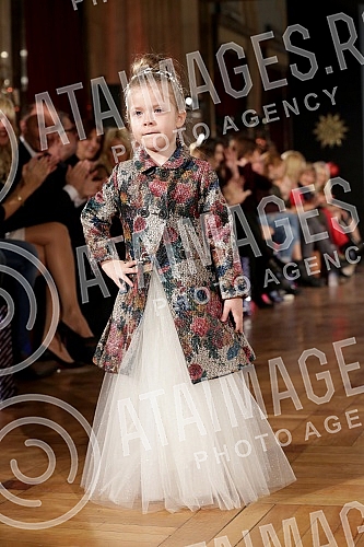 A humanitarian fashion show for the children of the receptionist.Humanitarna modna revija za decu prihvatilista. 