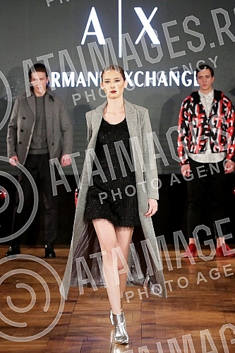 A humanitarian fashion show for the children of the receptionist.Humanitarna modna revija za decu prihvatilista. 