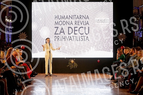 A humanitarian fashion show for the children of the receptionist.Humanitarna modna revija za decu prihvatilista. 