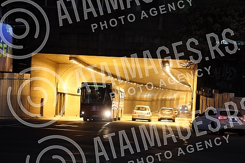 The center of Belgrade is on the eve of the weekend with stricter measures in the fight against the COVID-19 virus.Centar Beograda uoci vikenda sa poostrenim merama u borbi protiv virusa COVID-19.