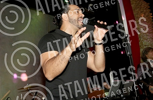 Performance of Adil (Adil Maksutovic) held on raft Na vodi kafana.Nastup Adila (Adil Maksutovic) na splavu Na vodi kafana.