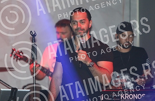 Performance of Adil (Adil Maksutovic) held on raft Na vodi kafana.Nastup Adila (Adil Maksutovic) na splavu Na vodi kafana.