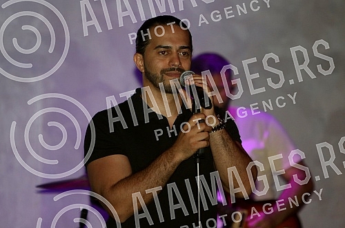 Performance of Adil (Adil Maksutovic) held on raft Na vodi kafana.Nastup Adila (Adil Maksutovic) na splavu Na vodi kafana.