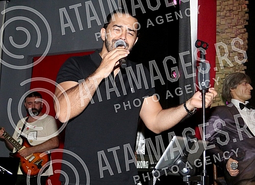 Performance of Adil (Adil Maksutovic) held on raft Na vodi kafana.Nastup Adila (Adil Maksutovic) na splavu Na vodi kafana.