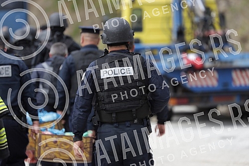 At the Jarinje crossing on the administrative border with Kosovo and Metohija and the road to Leposavica, after the decision of the Pristina authorities to introduce reciprocal measures towards Serbia and the order that all vehicles with Serbian lice