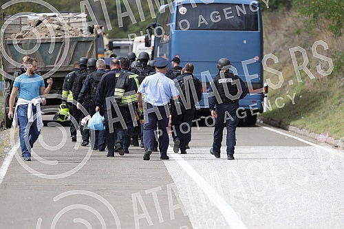 At the Jarinje crossing on the administrative border with Kosovo and Metohija and the road to Leposavica, after the decision of the Pristina authorities to introduce reciprocal measures towards Serbia and the order that all vehicles with Serbian lice