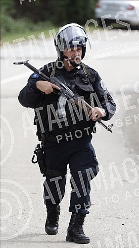 At the Jarinje crossing on the administrative border with Kosovo and Metohija and the road to Leposavica, after the decision of the Pristina authorities to introduce reciprocal measures towards Serbia and the order that all vehicles with Serbian lice