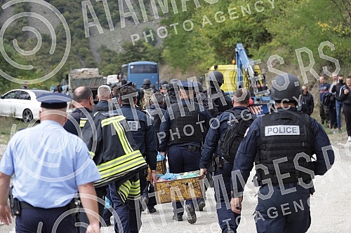 At the Jarinje crossing on the administrative border with Kosovo and Metohija and the road to Leposavica, after the decision of the Pristina authorities to introduce reciprocal measures towards Serbia and the order that all vehicles with Serbian lice